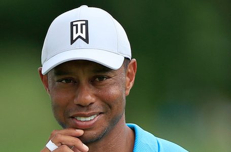 Woods gets into the frame on first day, is three behind leaders at PGA