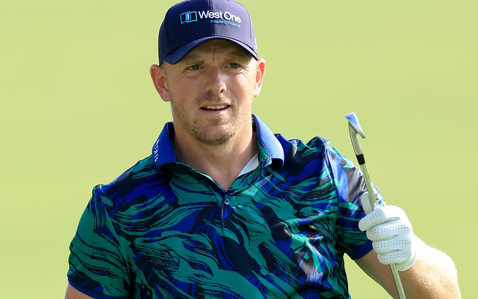 Wallace birdies the entire back nine in his round 60 to rise to the top at DP World Tour Champs   